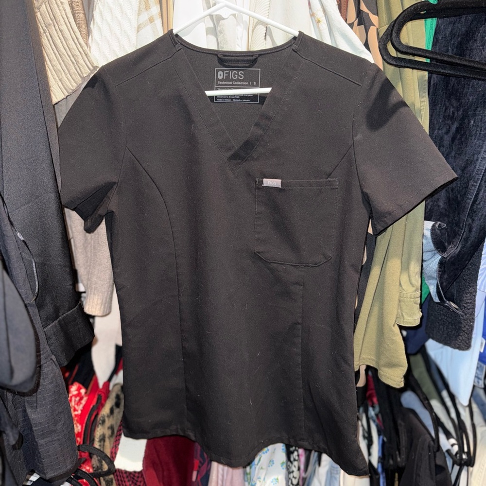 FIGS Catarina Black Slim Fit Scrub Top